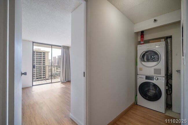 Building Photo - Move-In Ready & Conveniently Located 2BR / 1BA / 1PKG PARKSIDE TOWER – MCCULLY
