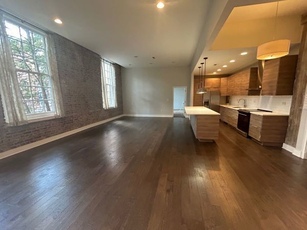 Building Photo - Urban condo close to downtown
