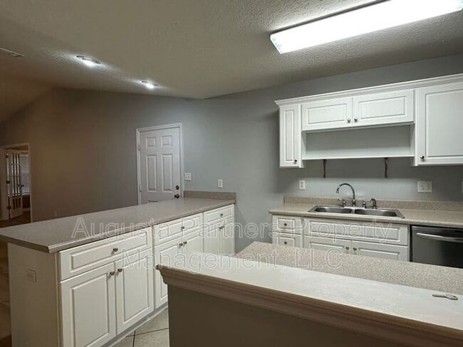 Building Photo - 5243 Aruba Cir