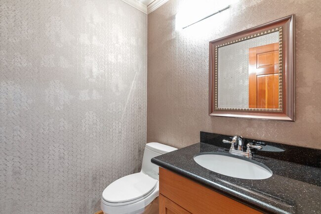 Building Photo - Spacious 4 bed/2.5 bath in Kirkland