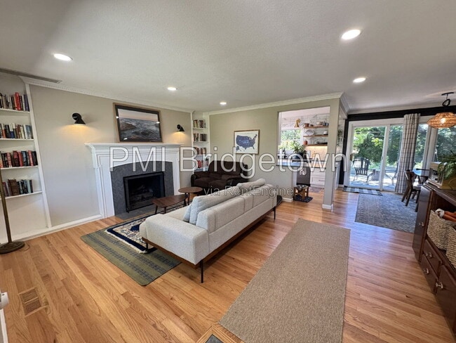 Building Photo - 9500 SW Ardenwood St
