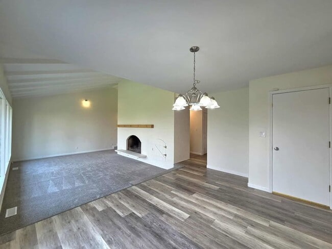 Building Photo - Stunning 4 Bedroom, 3 Bathroom Home, with ...
