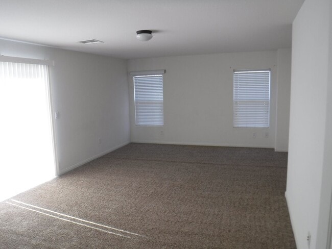 Building Photo - 2 STORY 5 BEDROOM HOME WITH BONUS ROOM UPSTAIRS, GRANITE KITCHEN COUNTERTOPS