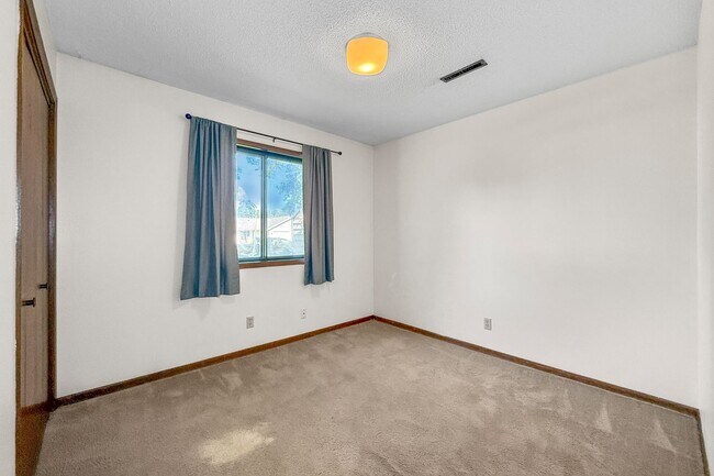 Building Photo - 1320/1322 Idaho