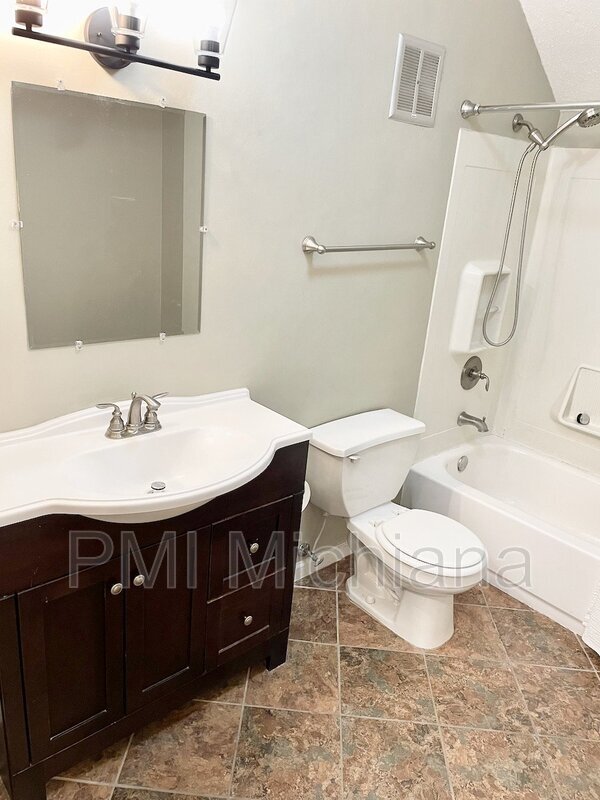 Building Photo - 18120 N Stoneridge Dr