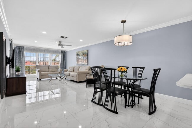 Building Photo - 5675 Queen Palm Ct