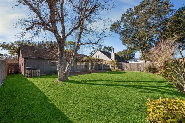 Building Photo - 2824 Meadow Brook Ct