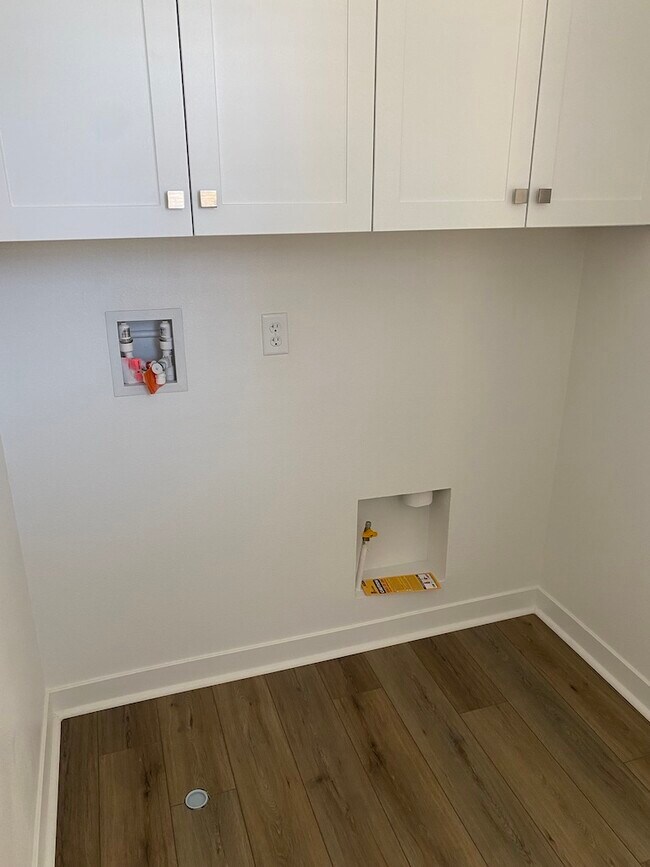 Laundry Room - 27554 Sparrow Ct