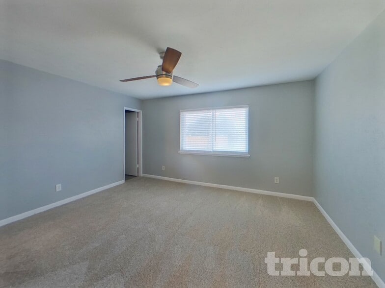 Building Photo - 6026 Lakecrest Dr