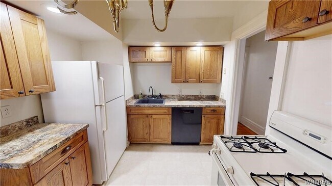 Building Photo - 222 Norwood Ave