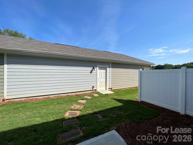 Building Photo - 208 Sagecroft Ln