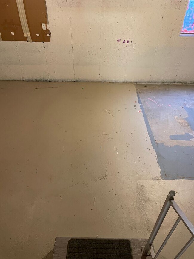 Building Photo - 3-Bedroom 1.5 Bath Twin-Home