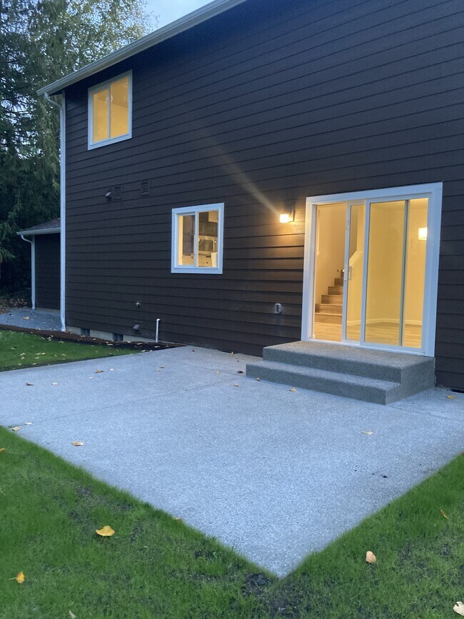 Building Photo - 1812 S 250th St