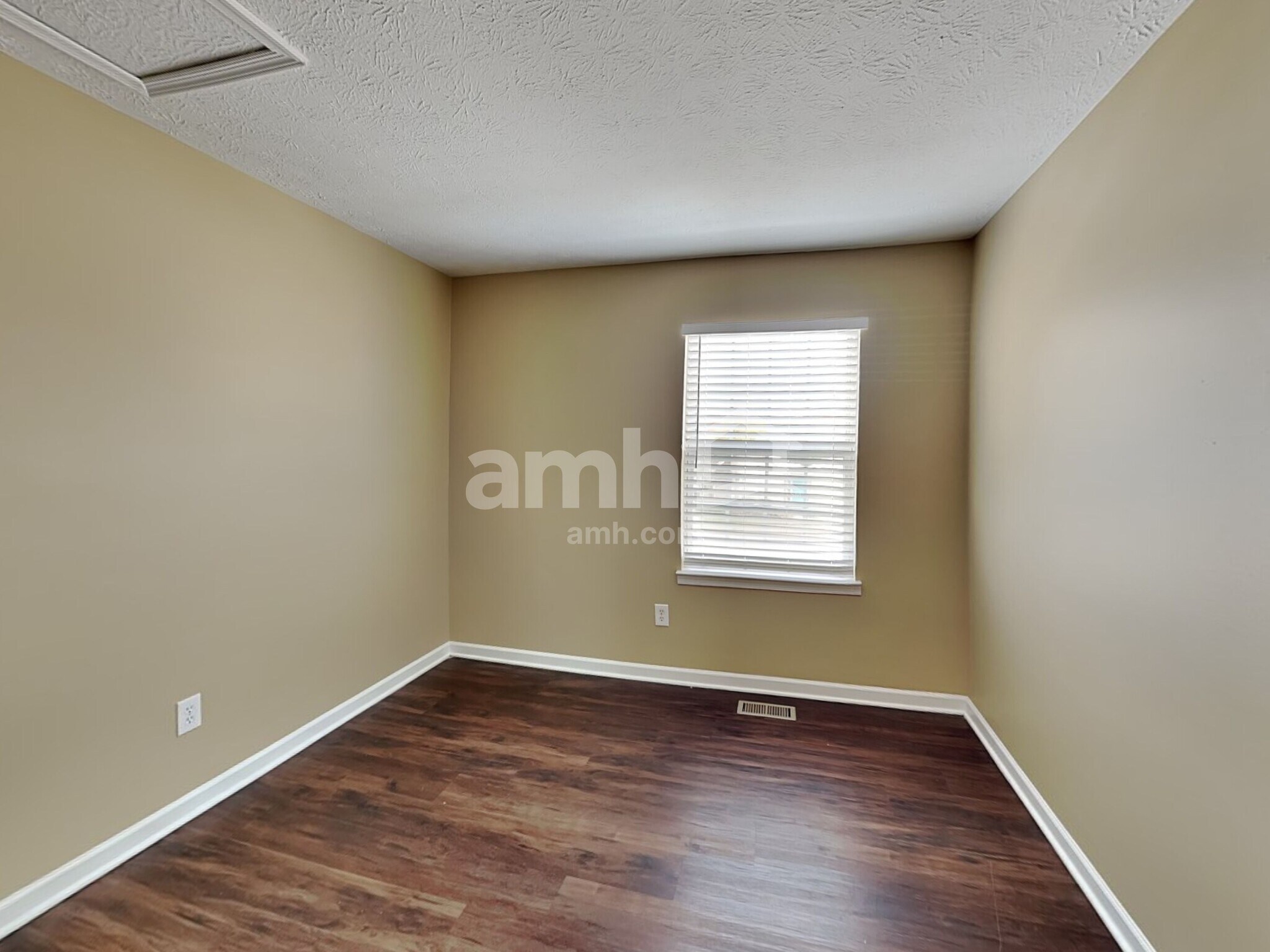 Building Photo - 515 Indian Lake Dr