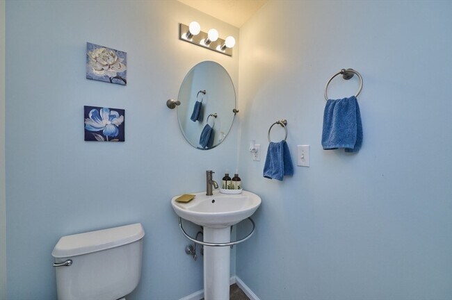 Building Photo - 27 Cranberry Ln