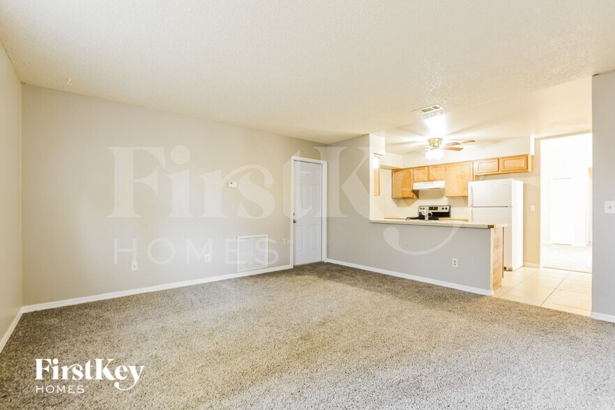 Building Photo - 2175 Carriage Pointe Loop