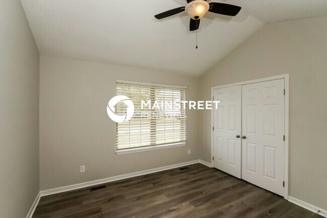 Building Photo - 3 Bedroom Pet-Friendly Home in SHEPHERDSVILLE, KY with Main Street Renewal