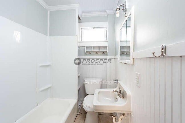 Building Photo - 332 Ashley Ave