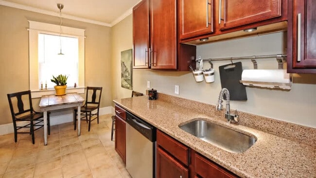 Building Photo - 2101 Kirkwood Ave