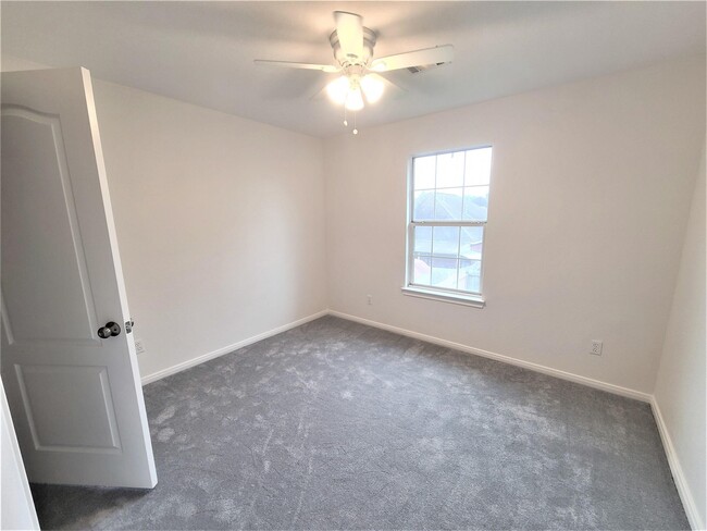 Building Photo - 10026 Gil Jr Ln