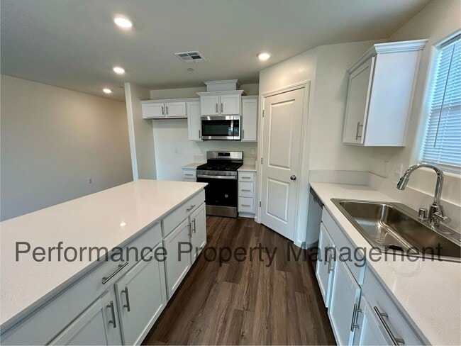 Building Photo - Newer 4 Bed/2 Bath Home w/ Solar, RBP & Se...
