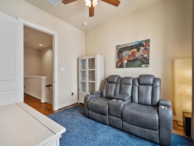 Building Photo - 249 E 27th St