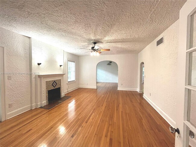 Building Photo - 713 Tibidabo Ave