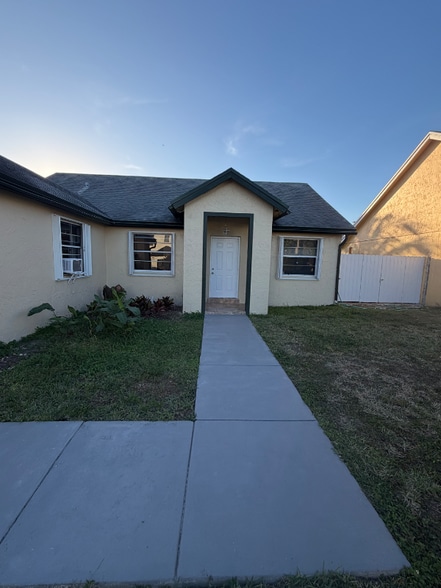 Building Photo - 24940 SW 129th Ct