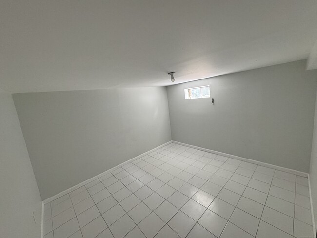 Building Photo - 888 Platt St