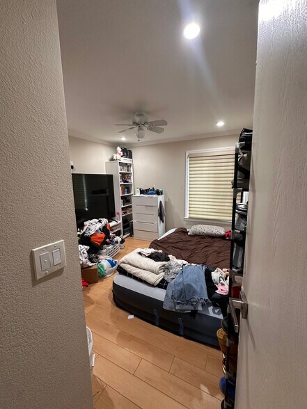 Building Photo - 2505 Miramar Ave