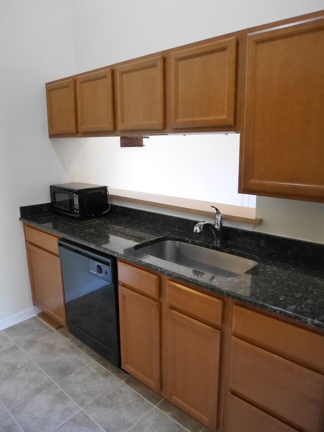 Building Photo - Roomy Two Bedroom Condo- Glen Burnie, MD