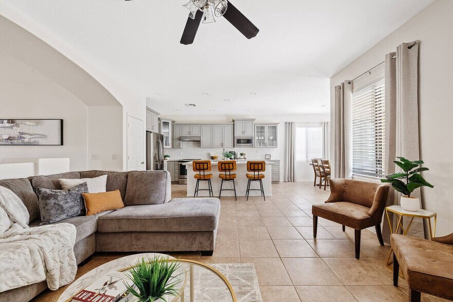 Building Photo - 2372 E Sequoia Dr