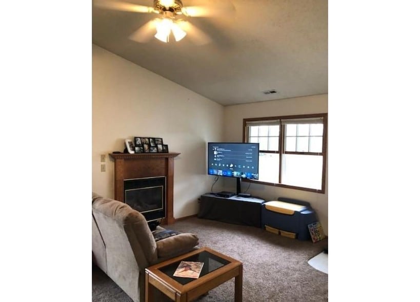 Building Photo - 634 Sycamore Dr