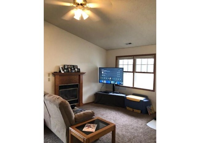 Building Photo - 634 Sycamore Dr