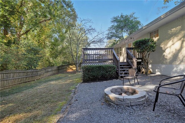 Building Photo - 2070 Drew Valley Rd NE