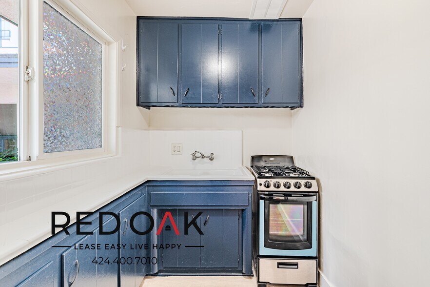 Building Photo - 439 S Catalina St