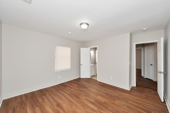 Building Photo - Beautifully Renovated 3BR/2BA home on King St!