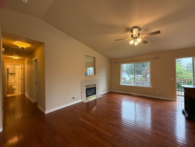 Building Photo - Beautiful Split-Entry 4 Bed 3 Bath Home Fully Fenced Yard