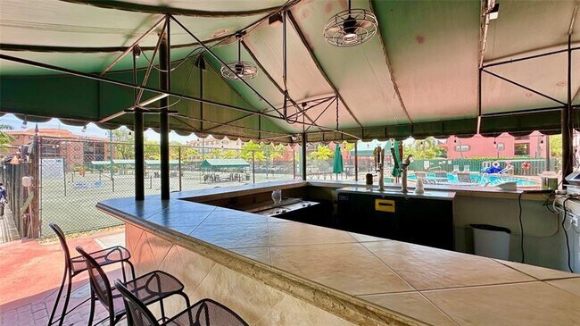 Building Photo - 670 Tennis Club Dr