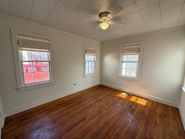 Building Photo - 730 S Littler Ave