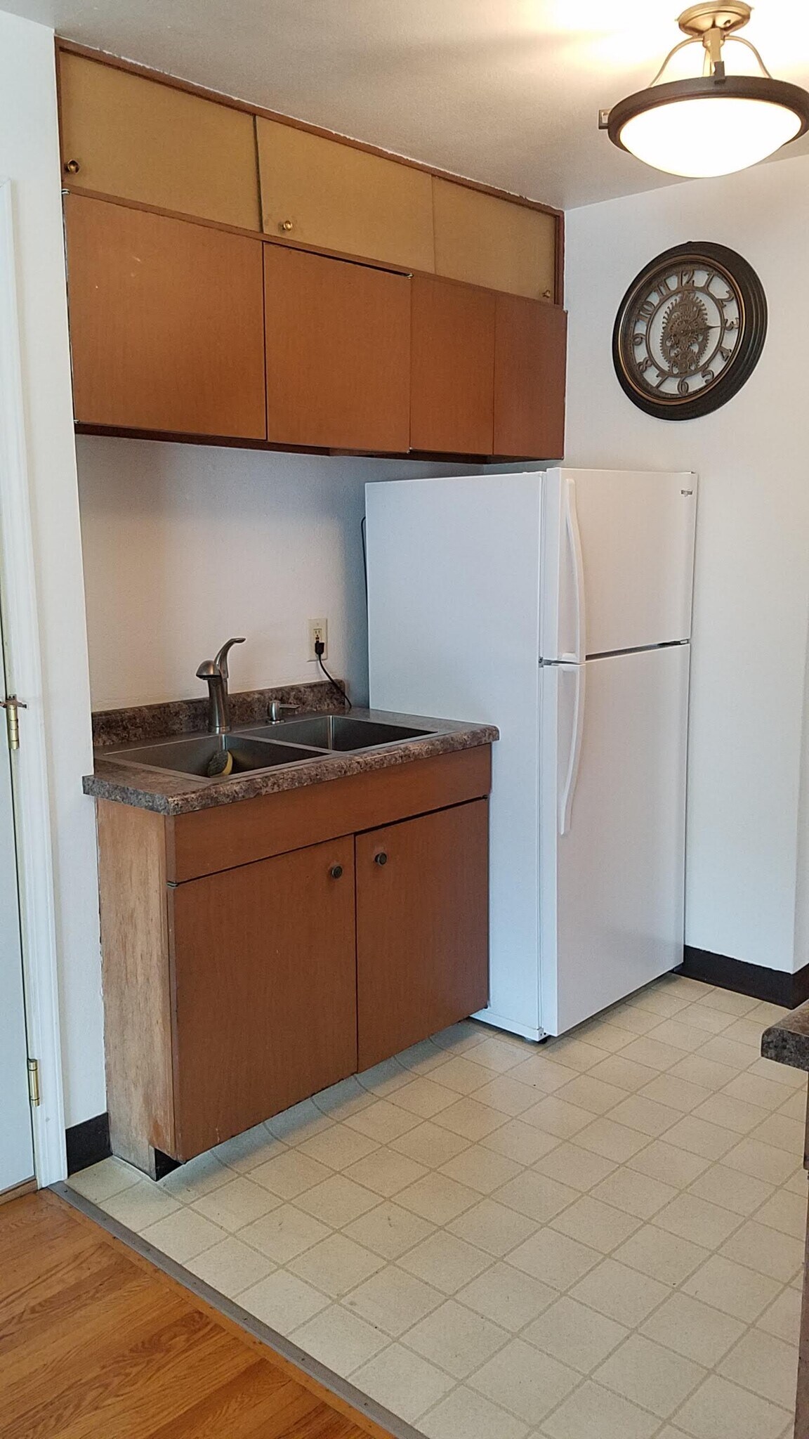 Building Photo - 1022 Arkwright St N