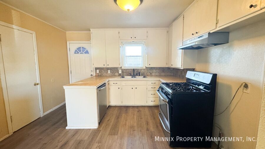 Building Photo - 3005 49th St