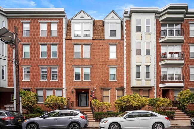 Building Photo - 510 Monroe St