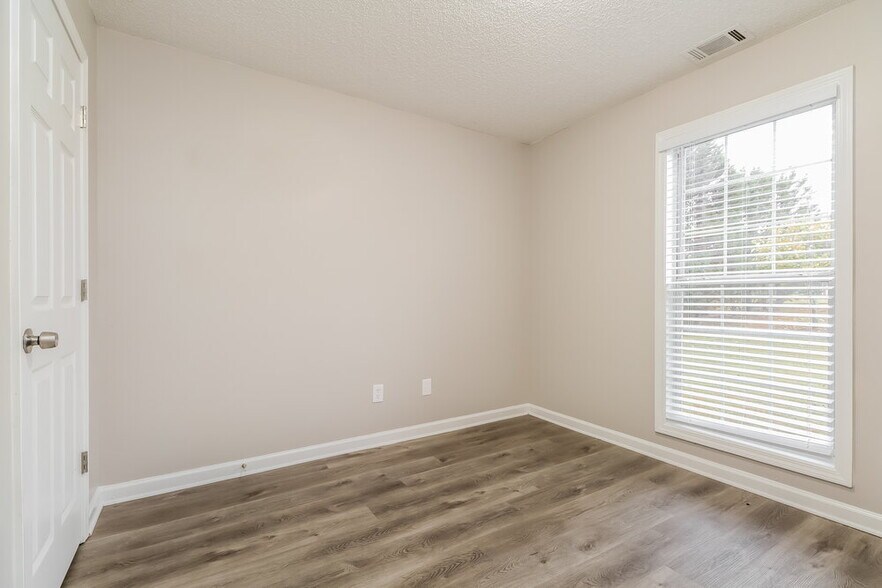 Building Photo - 1204 Genelle Ct
