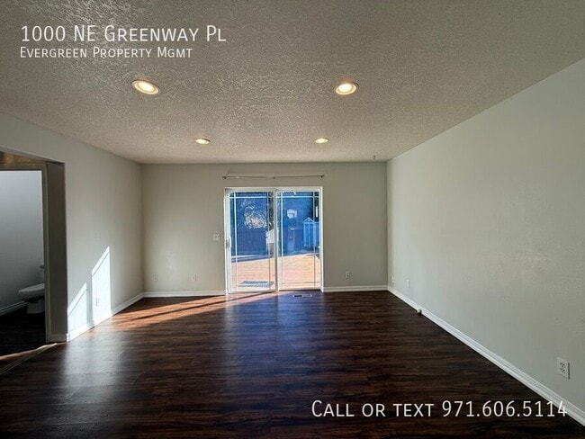 Building Photo - 1000 NE Greenway Pl
