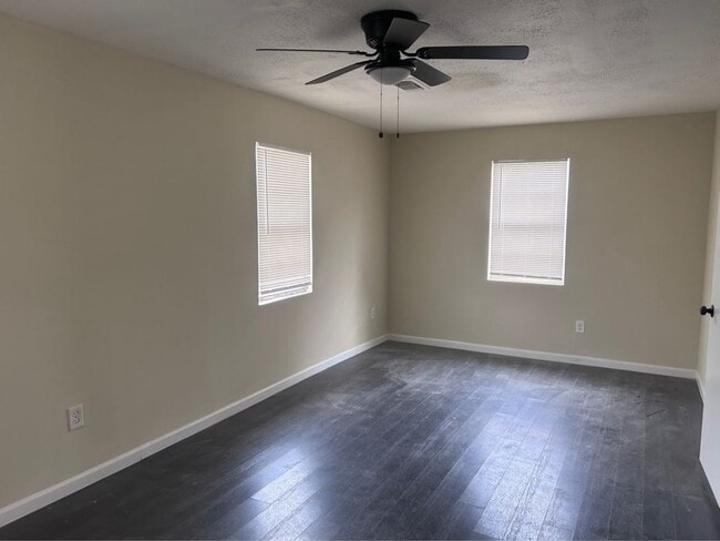 Building Photo - 7918 Woodlyn Rd