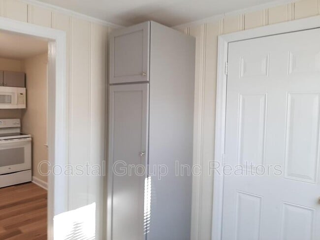 Building Photo - 437 Lenox Ave