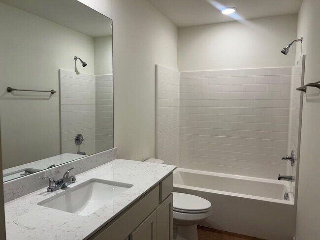 Building Photo - 1732 SE 20th St