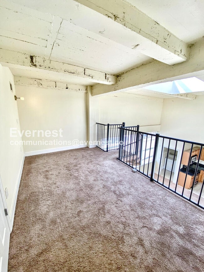 Building Photo - 525 E Grace St