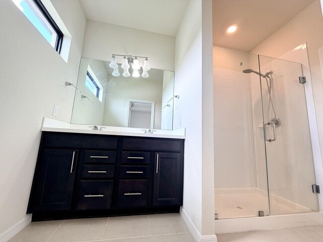 Building Photo - 2800 Troubadour St